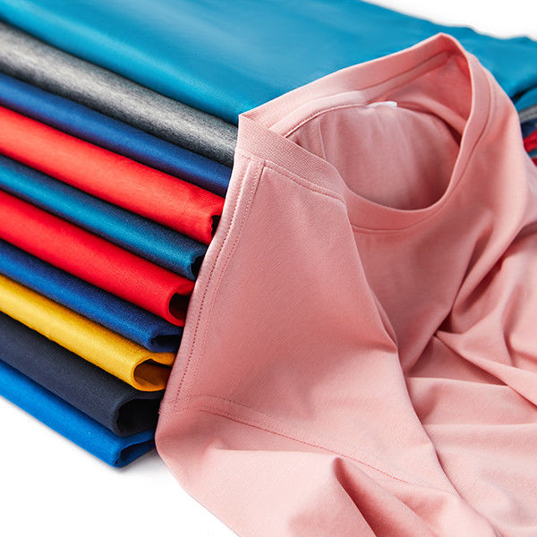 T-shirt dla mężczyzny w kolorze czerni-różowej-fioletowej