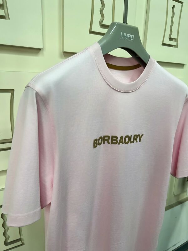 Wysokiej jakości męska regularna koszulka z krótkim rękawem z niestandardowym logo wydrukowanym za pomocą technologii DTG