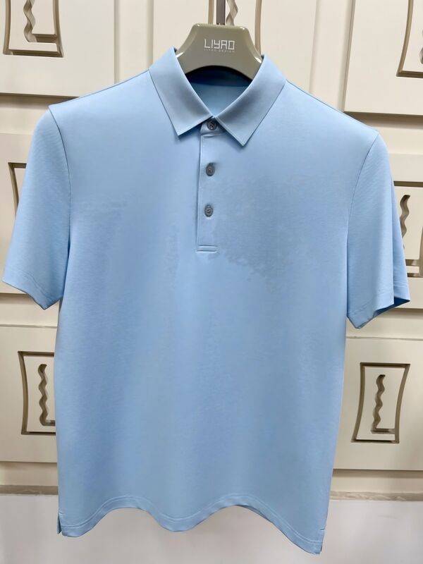 Najwyższej klasy męskie koszulki polo. Minimalistyczny design, krótkie rękawy, miękka tkanina do dotyku dla wszystkich sezonów.