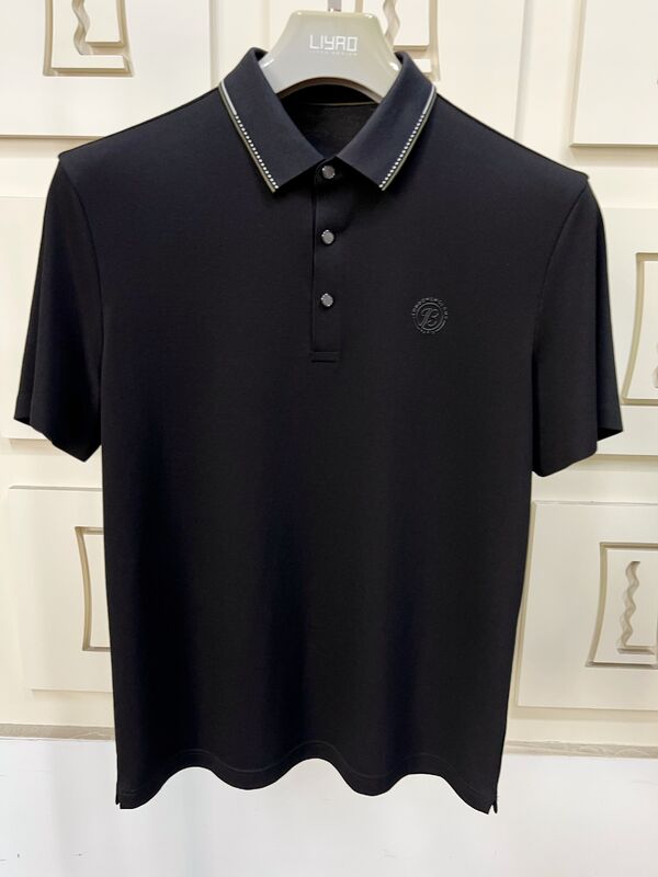 Luksusowe koszulki polo dla mężczyzn. Minimalistyczny design z kontrastową obrożą, wysokiej jakości wykonanie męskie koszulki zawodowe fabryka koszulek.