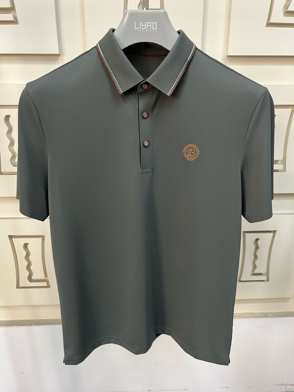 Luksusowe koszulki polo dla mężczyzn. Minimalistyczny design z kontrastową obrożą, wysokiej jakości wykonanie męskie koszulki zawodowe fabryka koszulek.