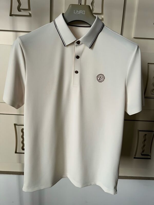 Luksusowe koszulki polo dla mężczyzn. Minimalistyczny design z kontrastową obrożą, wysokiej jakości wykonanie męskie koszulki zawodowe fabryka koszulek.